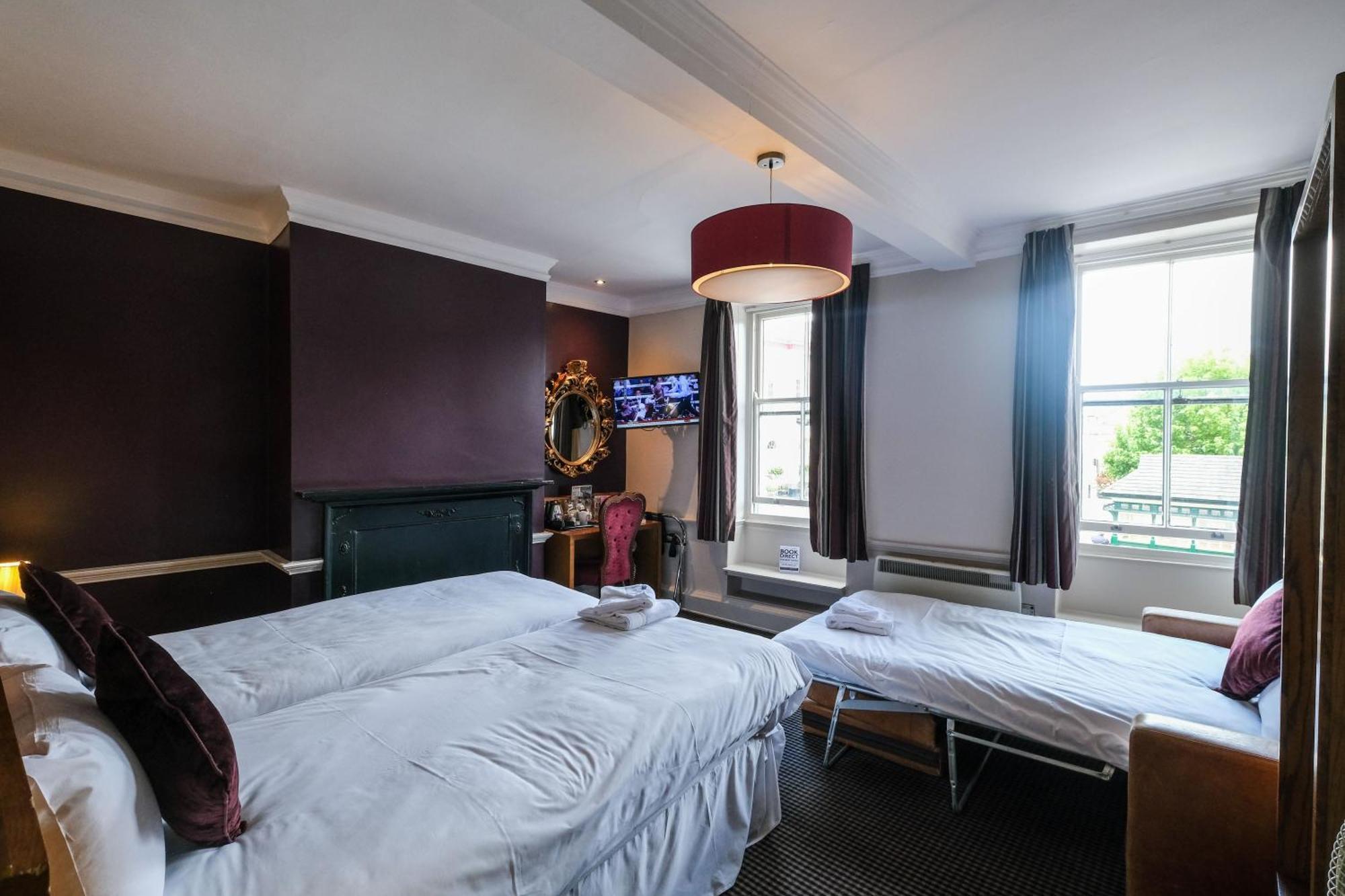 The Unicorn Hotel Wetherspoon Ріпон Екстер'єр фото