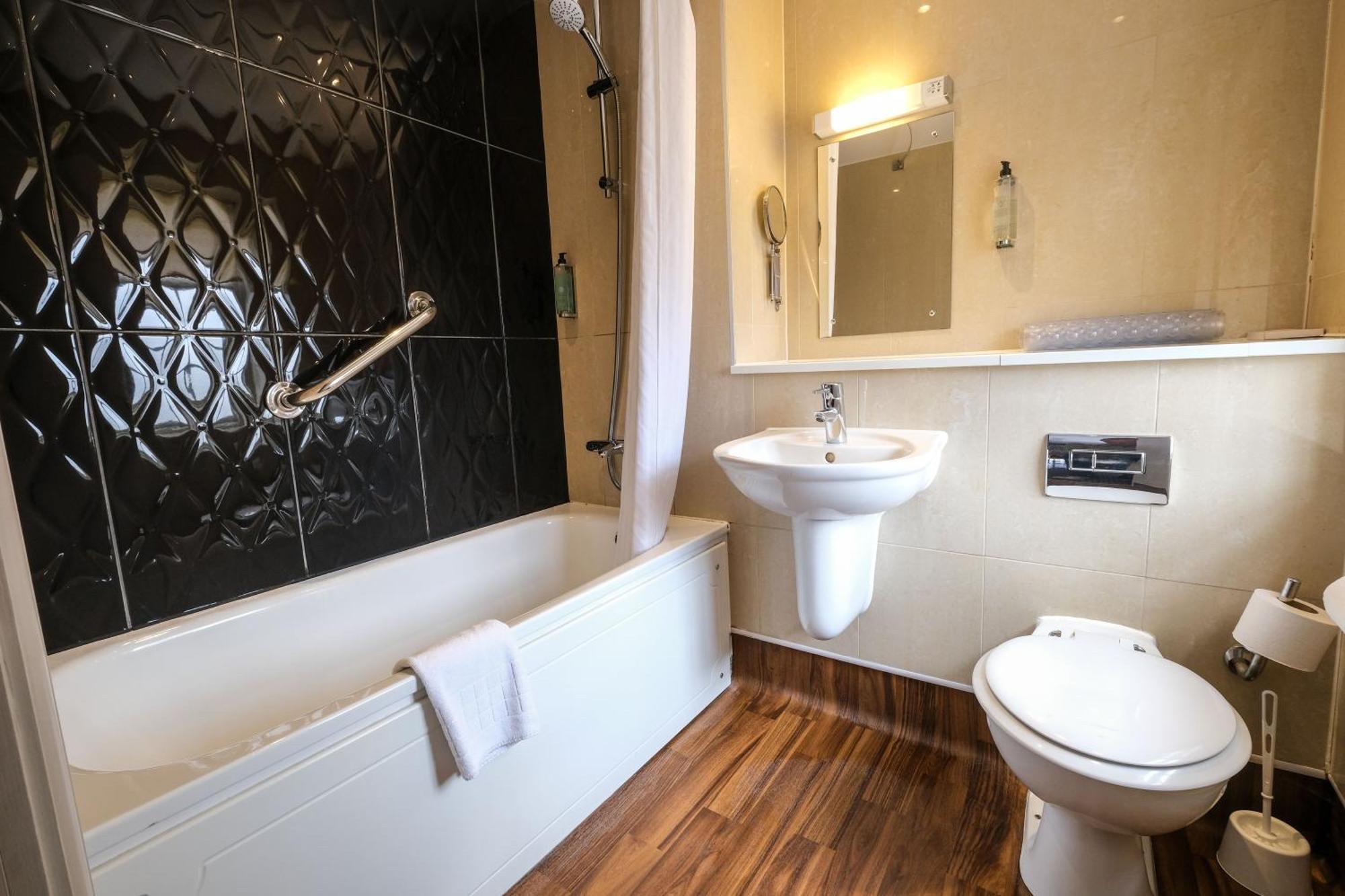 The Unicorn Hotel Wetherspoon Ріпон Екстер'єр фото