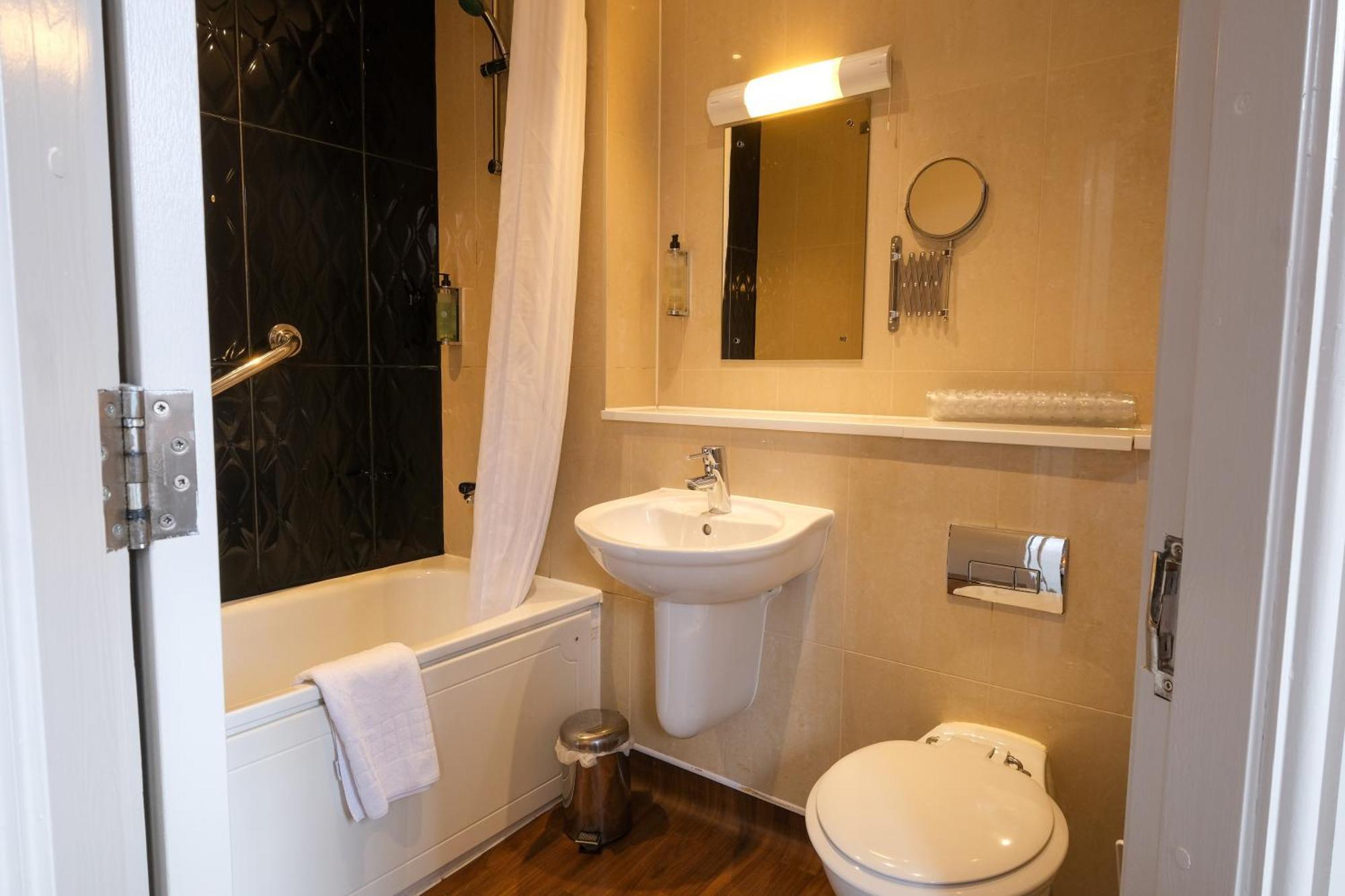 The Unicorn Hotel Wetherspoon Ріпон Екстер'єр фото
