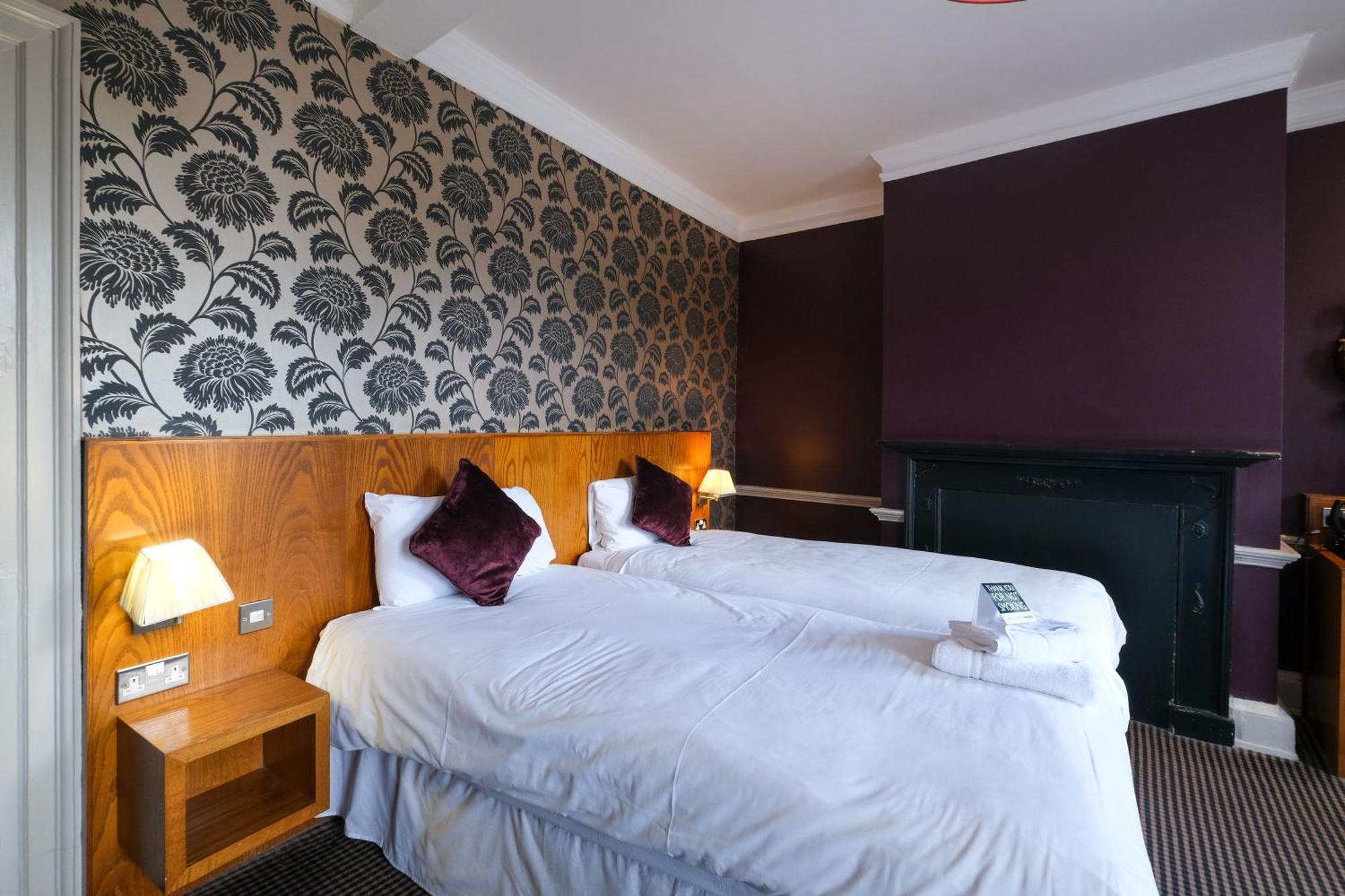 The Unicorn Hotel Wetherspoon Ріпон Екстер'єр фото