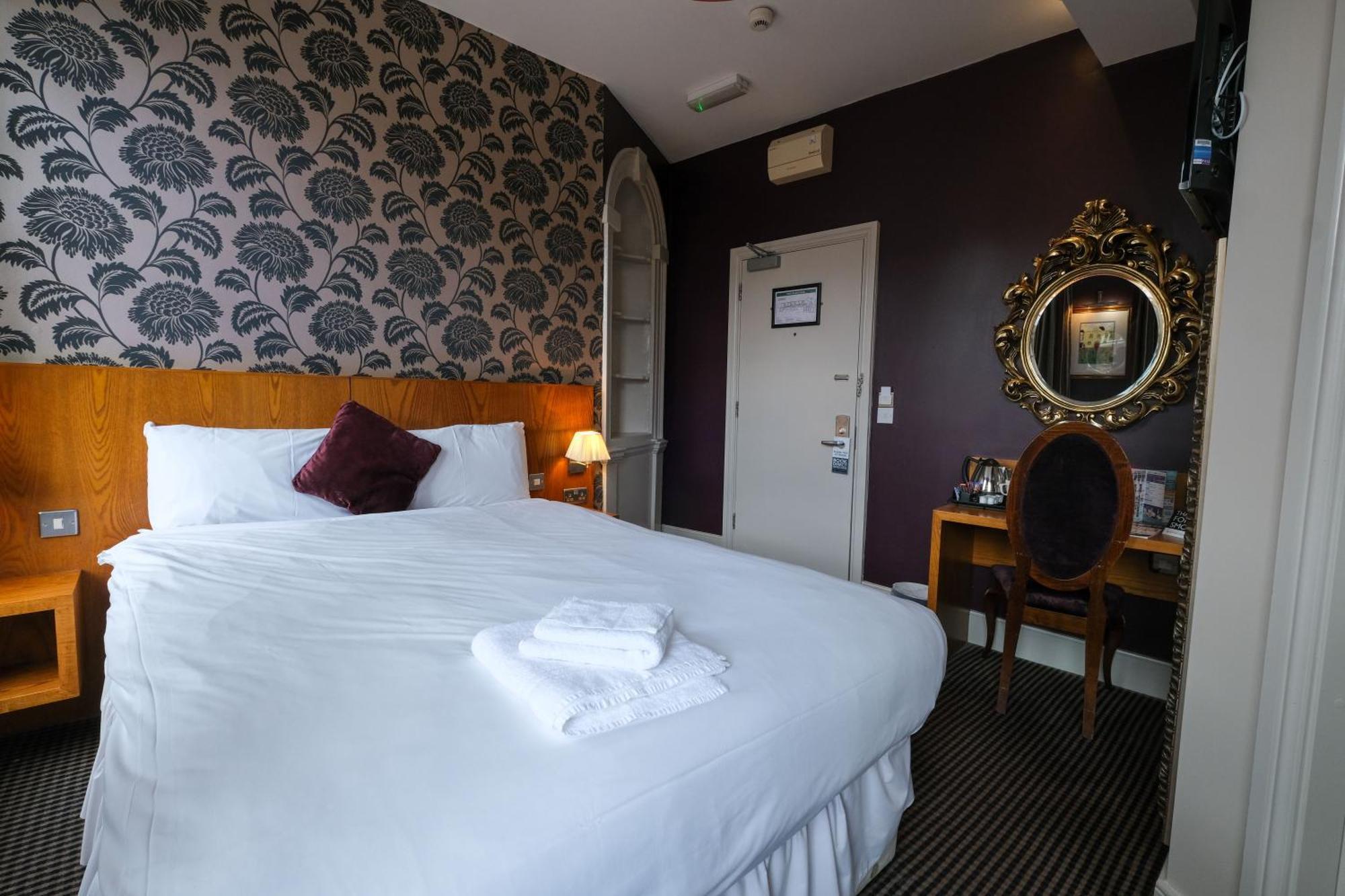The Unicorn Hotel Wetherspoon Ріпон Екстер'єр фото