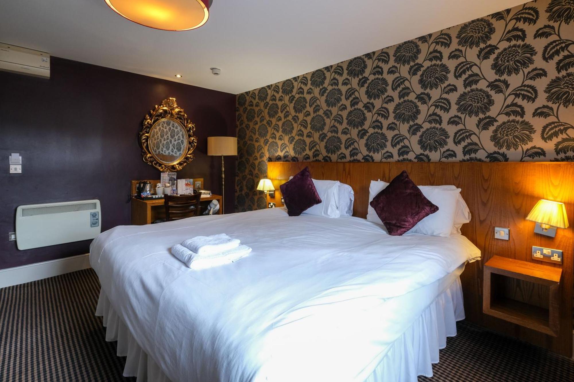The Unicorn Hotel Wetherspoon Ріпон Екстер'єр фото
