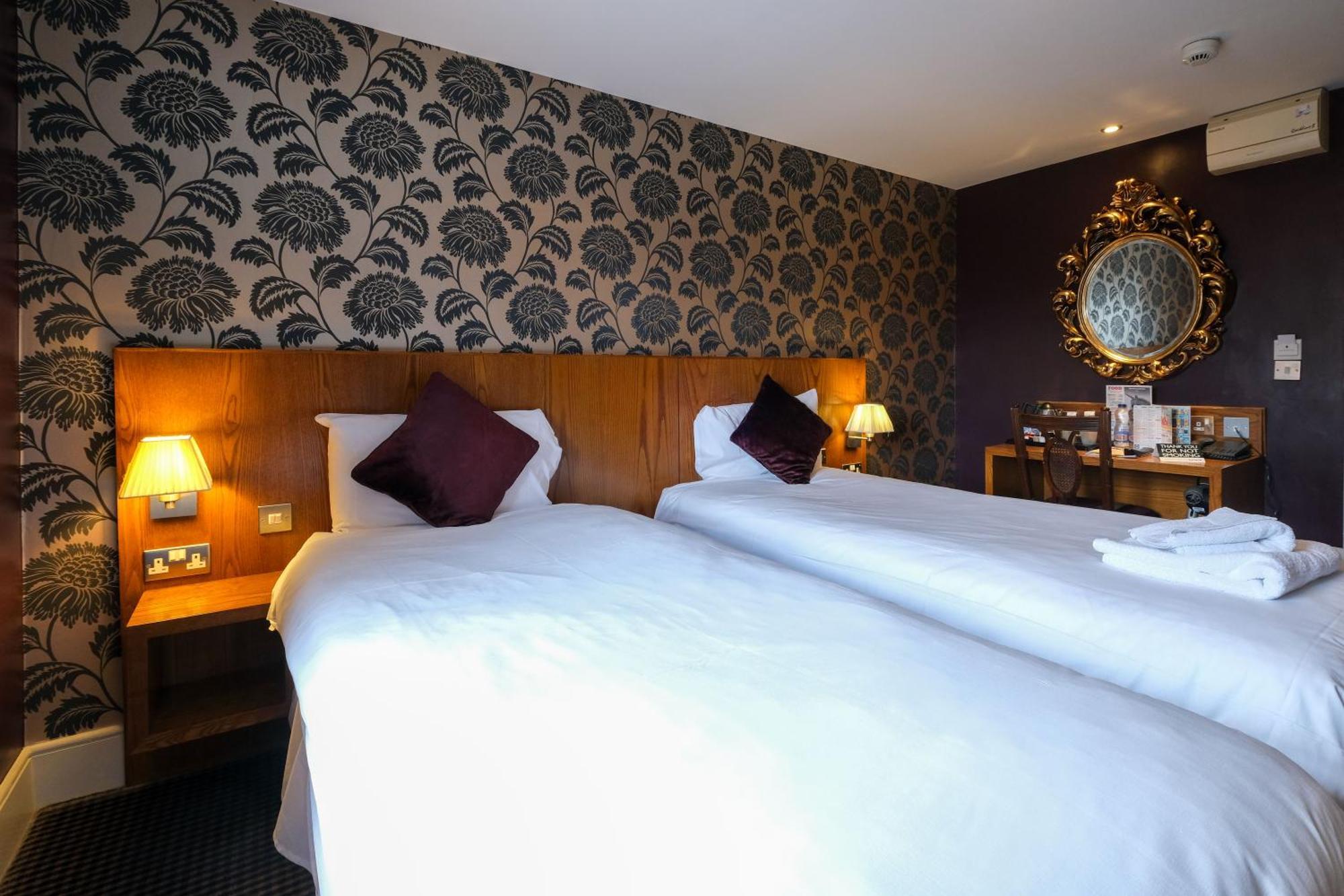 The Unicorn Hotel Wetherspoon Ріпон Екстер'єр фото